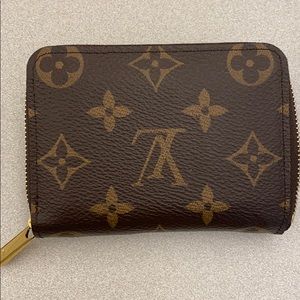 Louis Vuitton Zippy wallet!